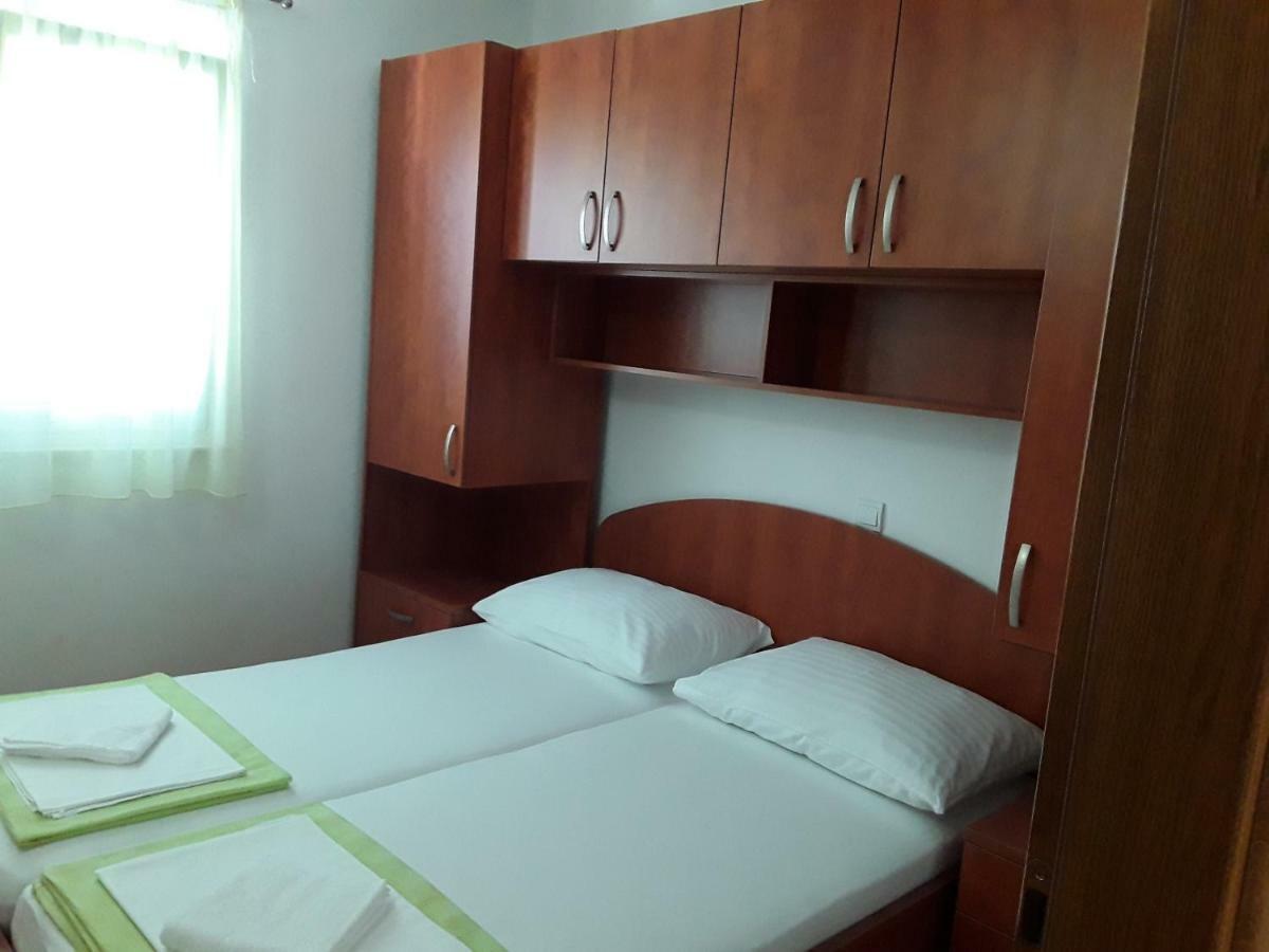 Milic Apartments Makarska Bagian luar foto