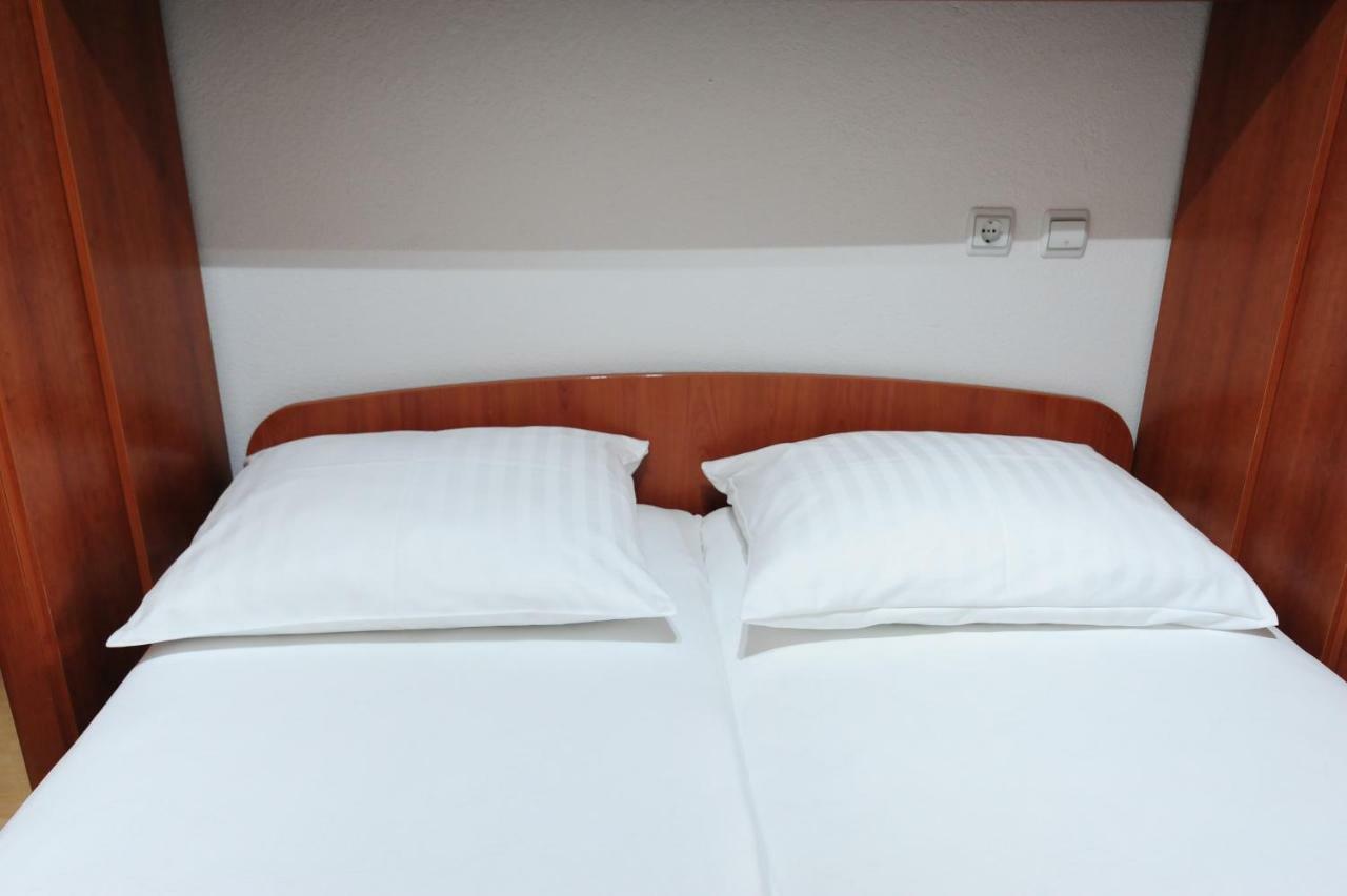 Milic Apartments Makarska Bagian luar foto