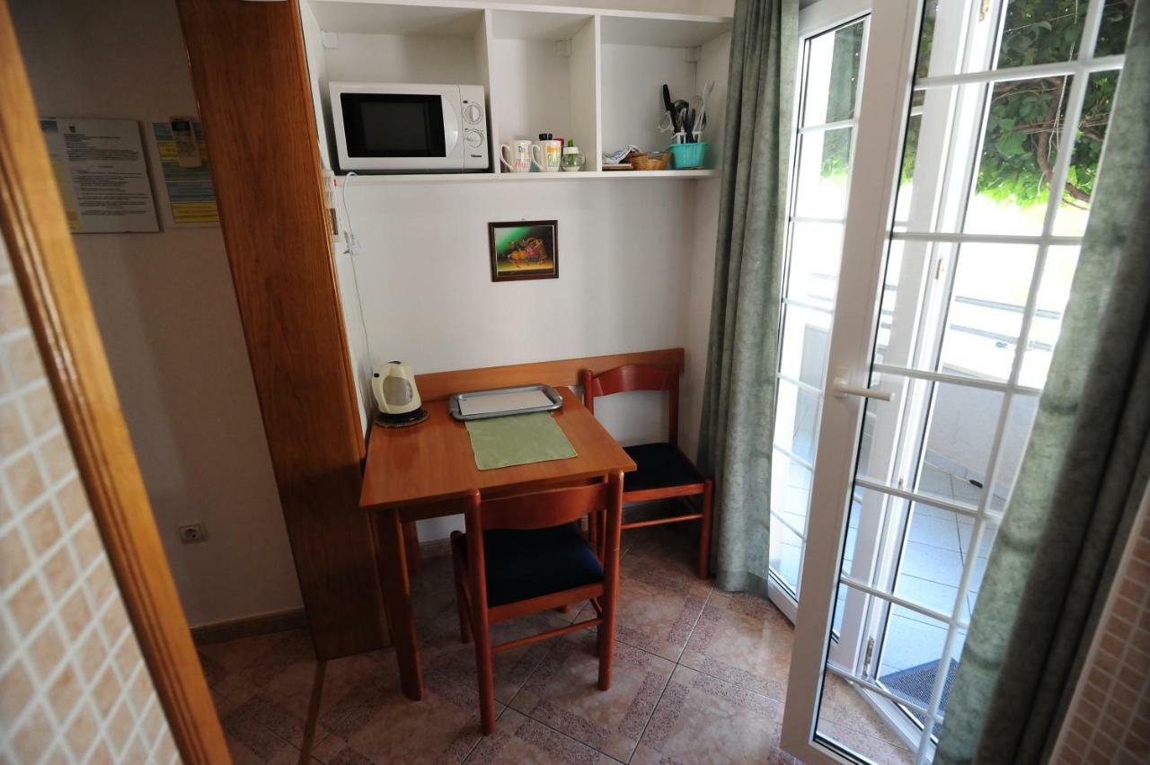Milic Apartments Makarska Bagian luar foto